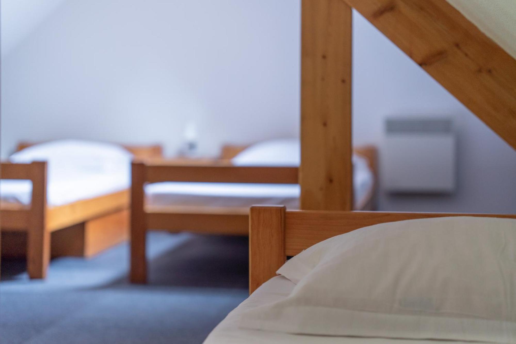Hotel Domaine de Ramonjuan Bagnères-de-Bigorre Habitación foto